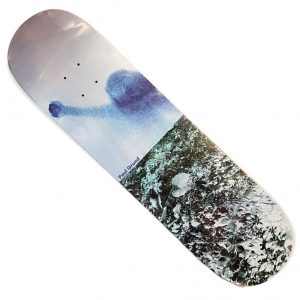 Photo de la planche de skateboard polar paul grund man with window