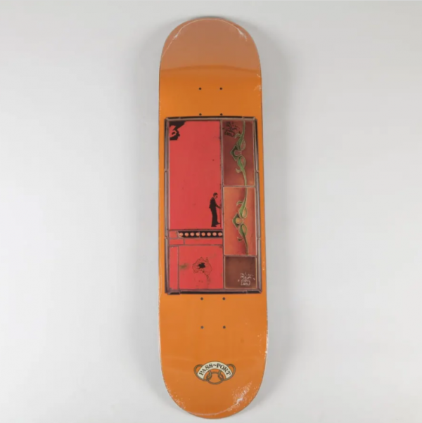 photo de la planche de skateboard passport communal tile gandad