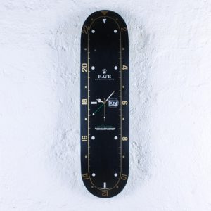 photo de la planche de skateboard rave gmt night