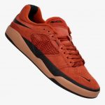 Image de la chaussure de skate Ishod Wair de Nike SB en couleur orange et noir