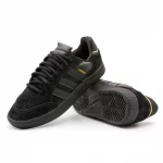Image de la chaussure adidas skateboarding tyshawn low black black gold
