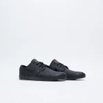 photo des chaussures de skateboard nike sb janoski iso black