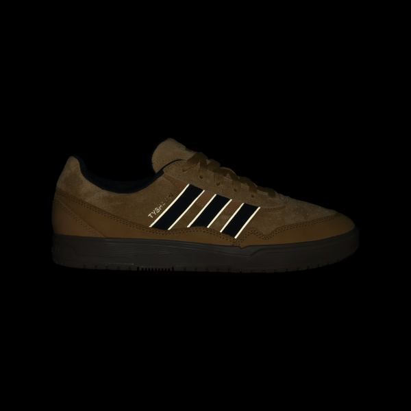 Chaussure_Tyshawn_II_Jaune_JI0851_01_03_hover_standard