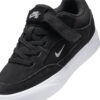 photo de la chaussure de skateboard enfant nike sb malor black white