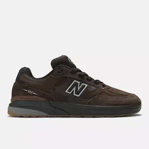 photo des chaussures new balance numeric 933 BAR