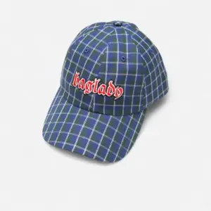 photo de la casquette harcore plaid baglady