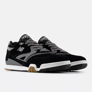 photo des chaussures de skateboard new balance 770 Black Grey