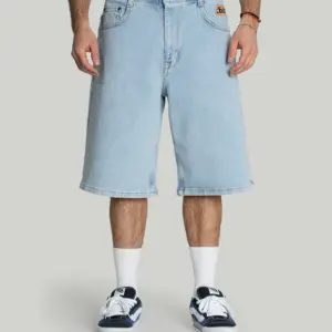 photo du short de skateboard homeboy xtra monster retro moon hb