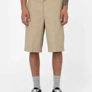 photo du short de skateboard multipocket kaki