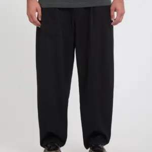 photo du pantalon volcome holter pleat pant black