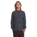 photo de la chemise de skateboard volcom caden plaid raisin