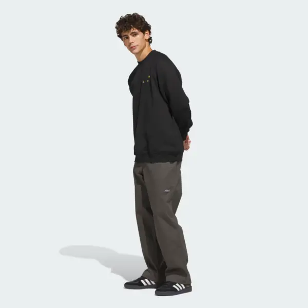 SWEAT-SHIRT_COL_RAS-DU-COU_SKATEBOARDING_x_TEMPLE_OF_SKATE_KEEP_ON_PUSHING_noir_KS4342_25_model